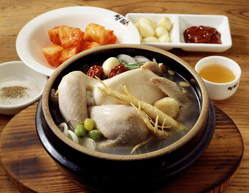 Gà hầm sâm là món ăn Triều Tiên bổ dưỡng