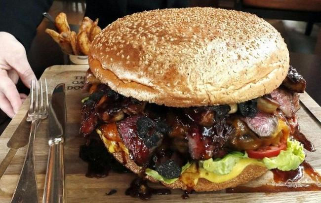 Hamburger khổng lồ