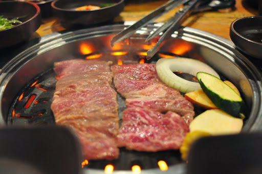 Thịt nướng BBQ là món ăn nổi tiếng của Hàn Quốc lại phù hợp với khẩu vị người Việt Nam