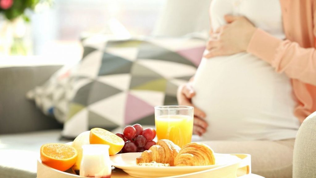 Dinh dưỡng cơ bản khi mang thai và một số vấn đề thường gặp