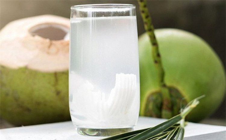 Một số tác dụng của nước dừa đối với sức khỏe