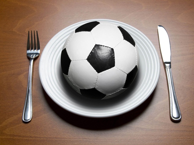 chế độ dinh dưỡng cho cầu thủ bóng đá