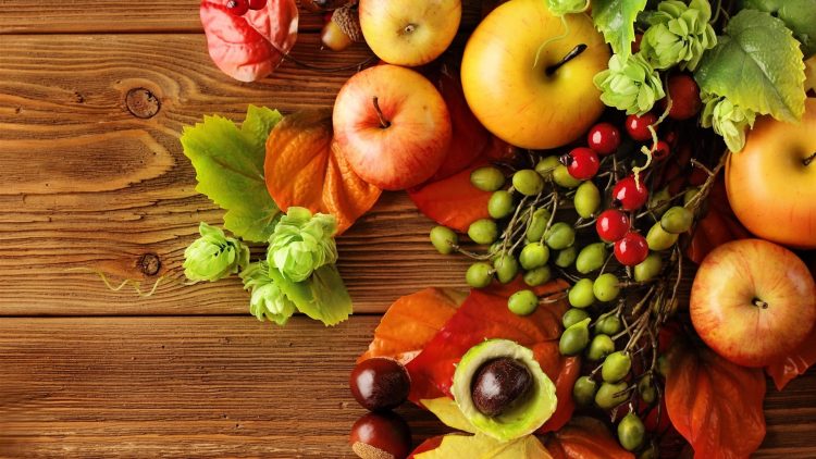 các chuyên gia khuyên bạn nên ăn nhiều rau xanh, quả mọng và trái cây họ cam quýt để ngăn ngừa ung thư vú.